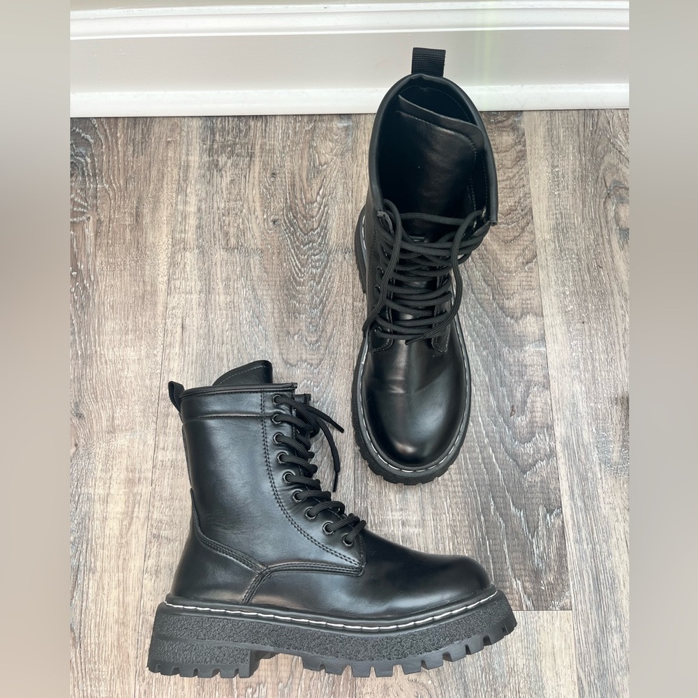 Women’s Combat Boots • size 6.5